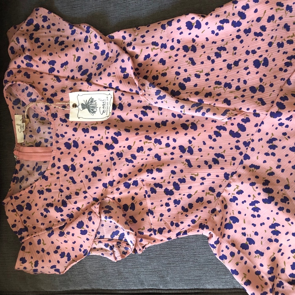 Easel Los Angeles boutique top